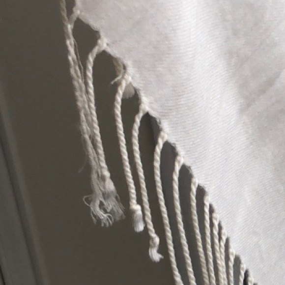 100% Viscose white creamy colour long scarf/wrap - Picture 5 of 5